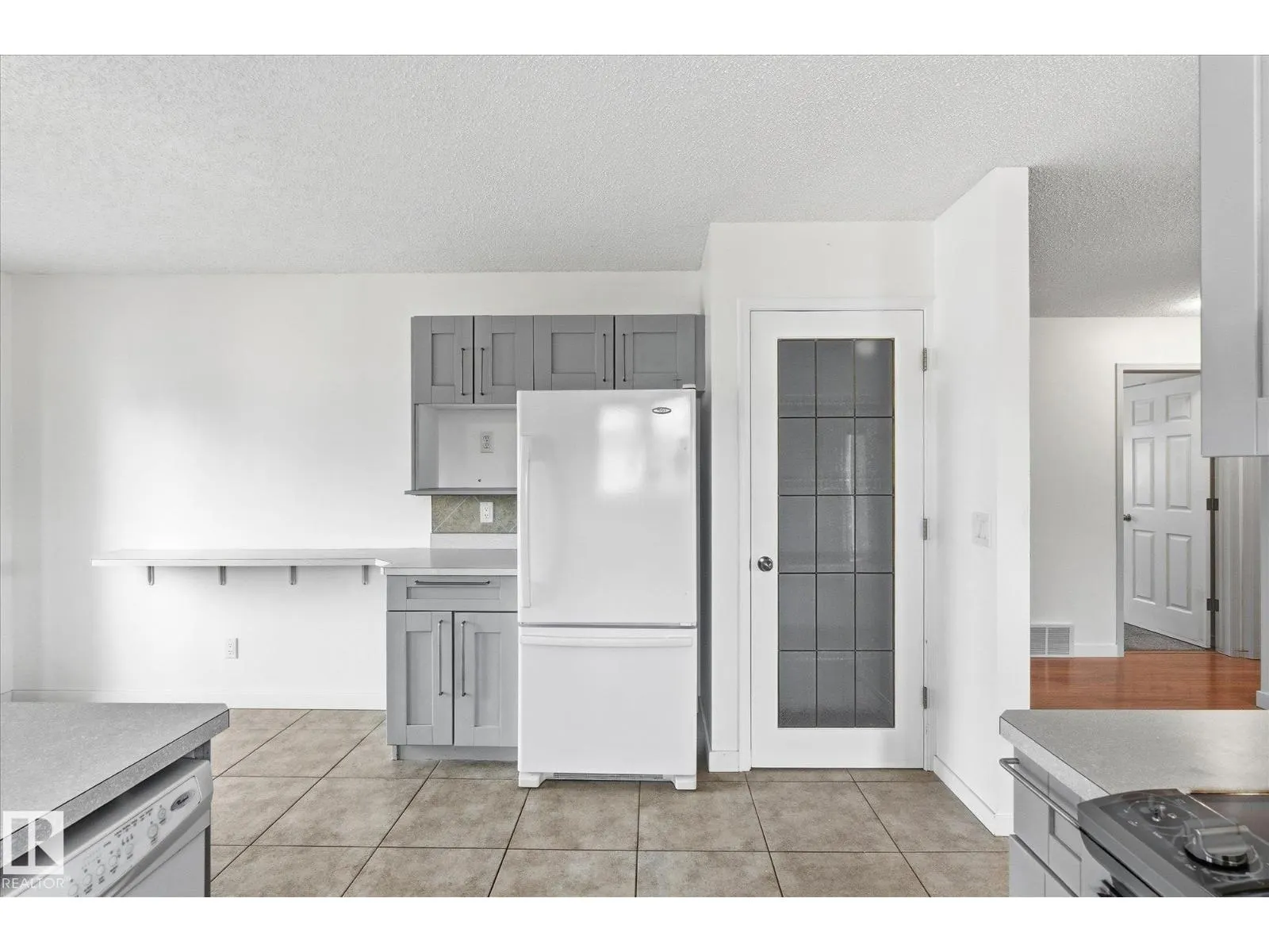 50 LANDSDOWNE DR