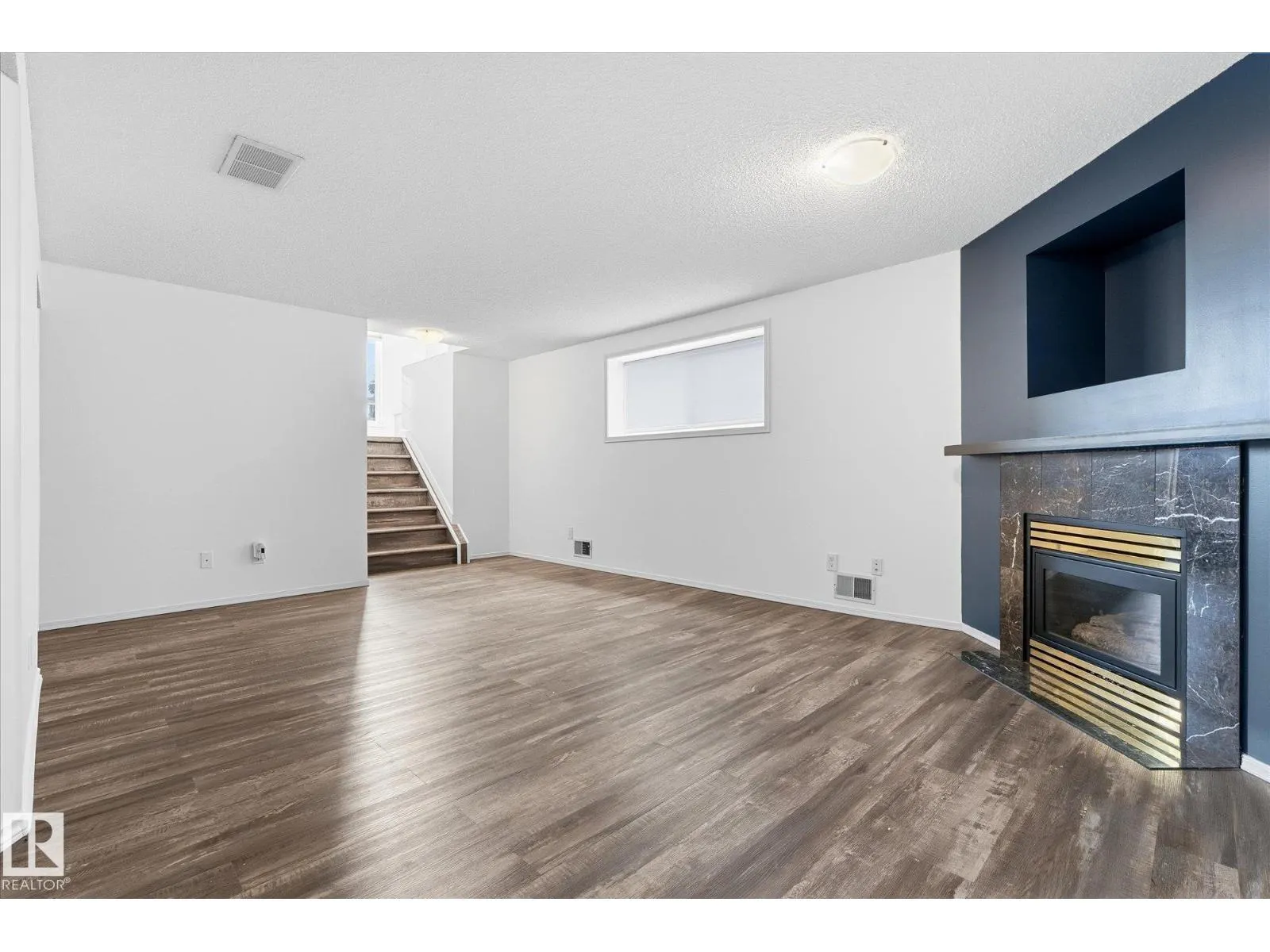 50 LANDSDOWNE DR
