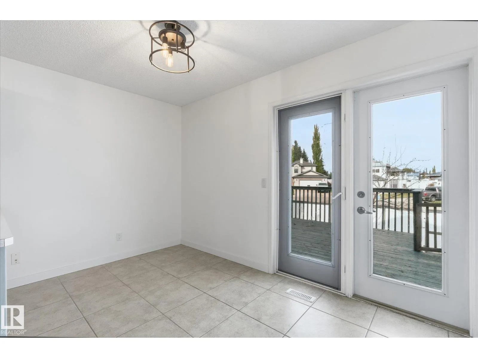 50 LANDSDOWNE DR