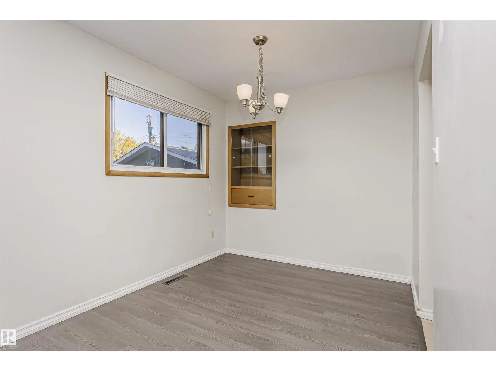 7 SHERIDAN DR