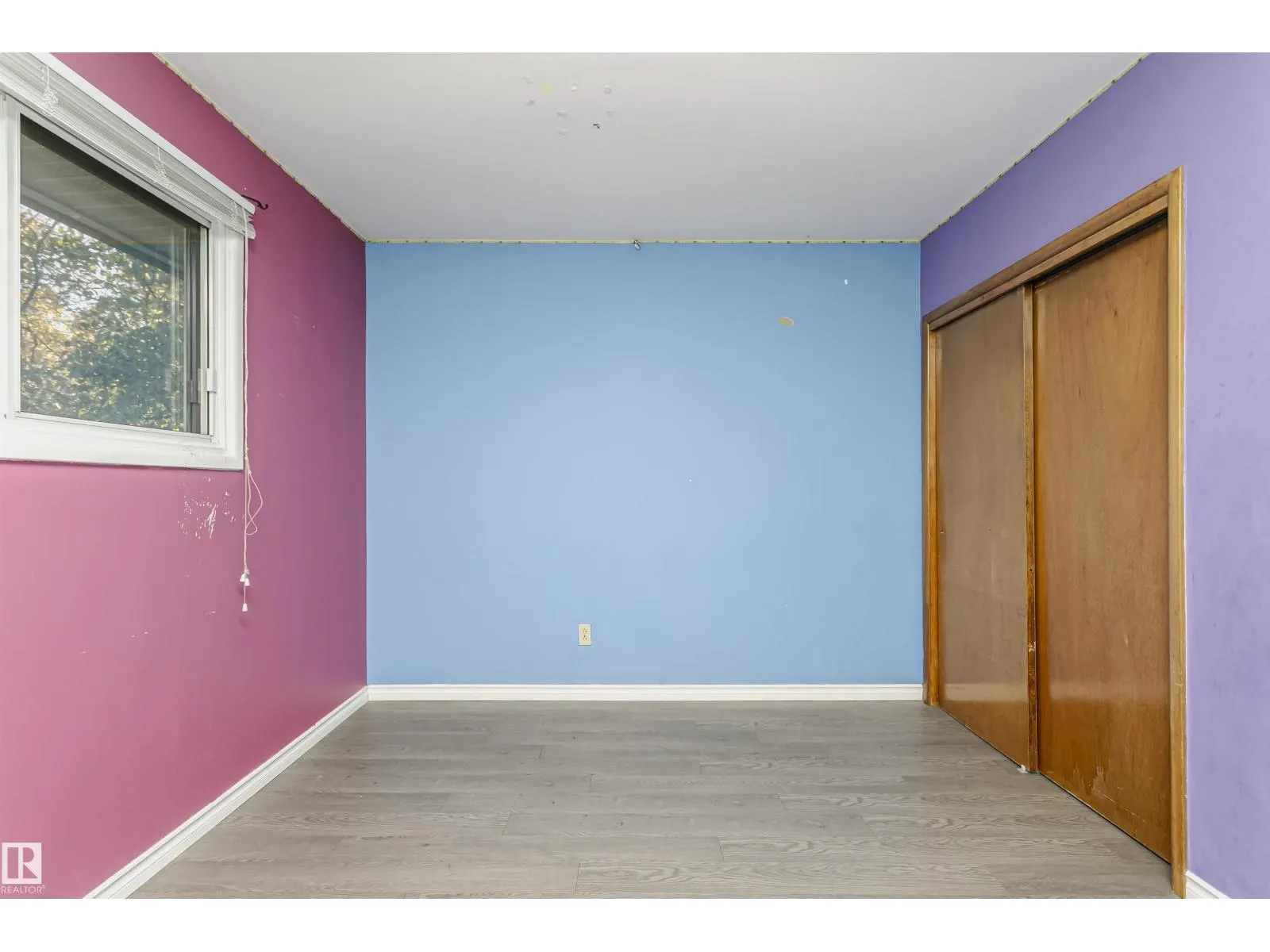 7 SHERIDAN DR