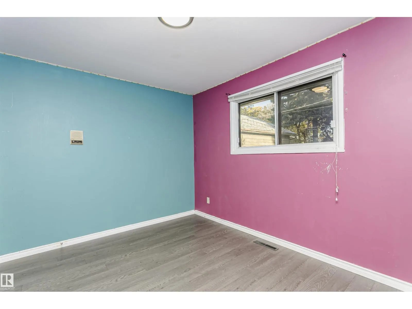 7 SHERIDAN DR