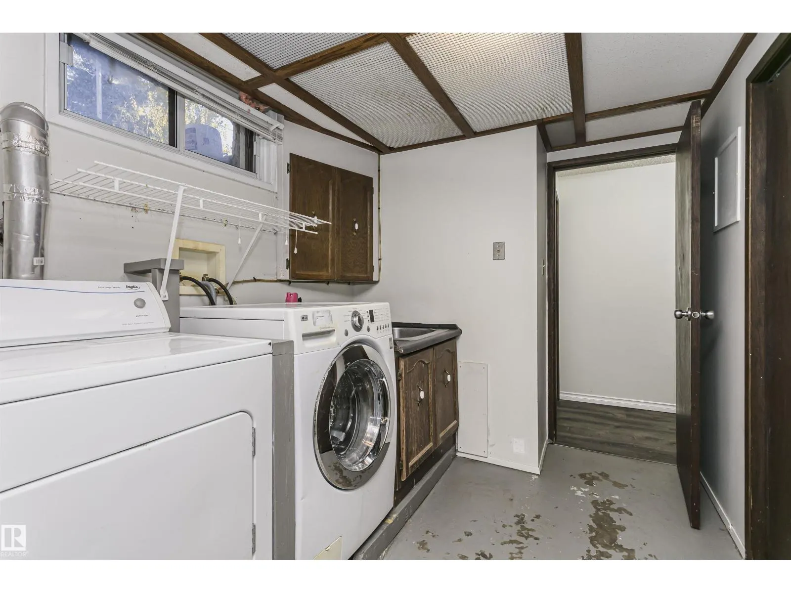 7 SHERIDAN DR