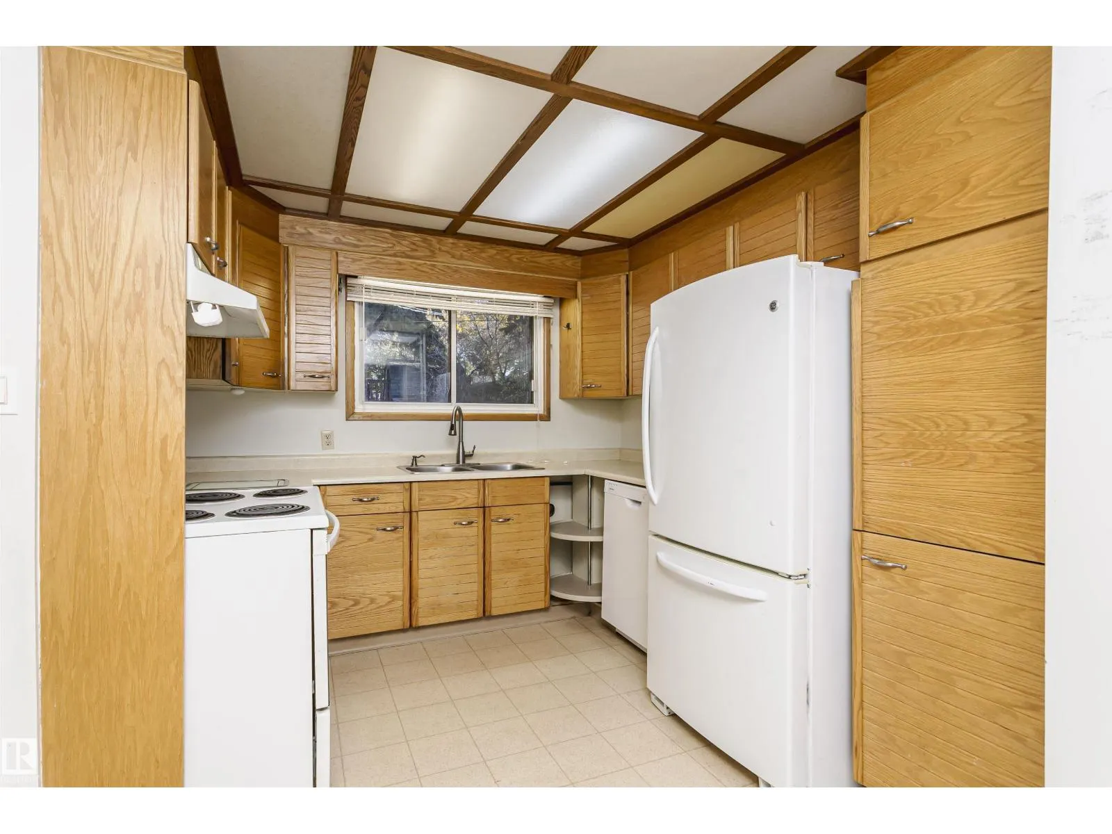 7 SHERIDAN DR