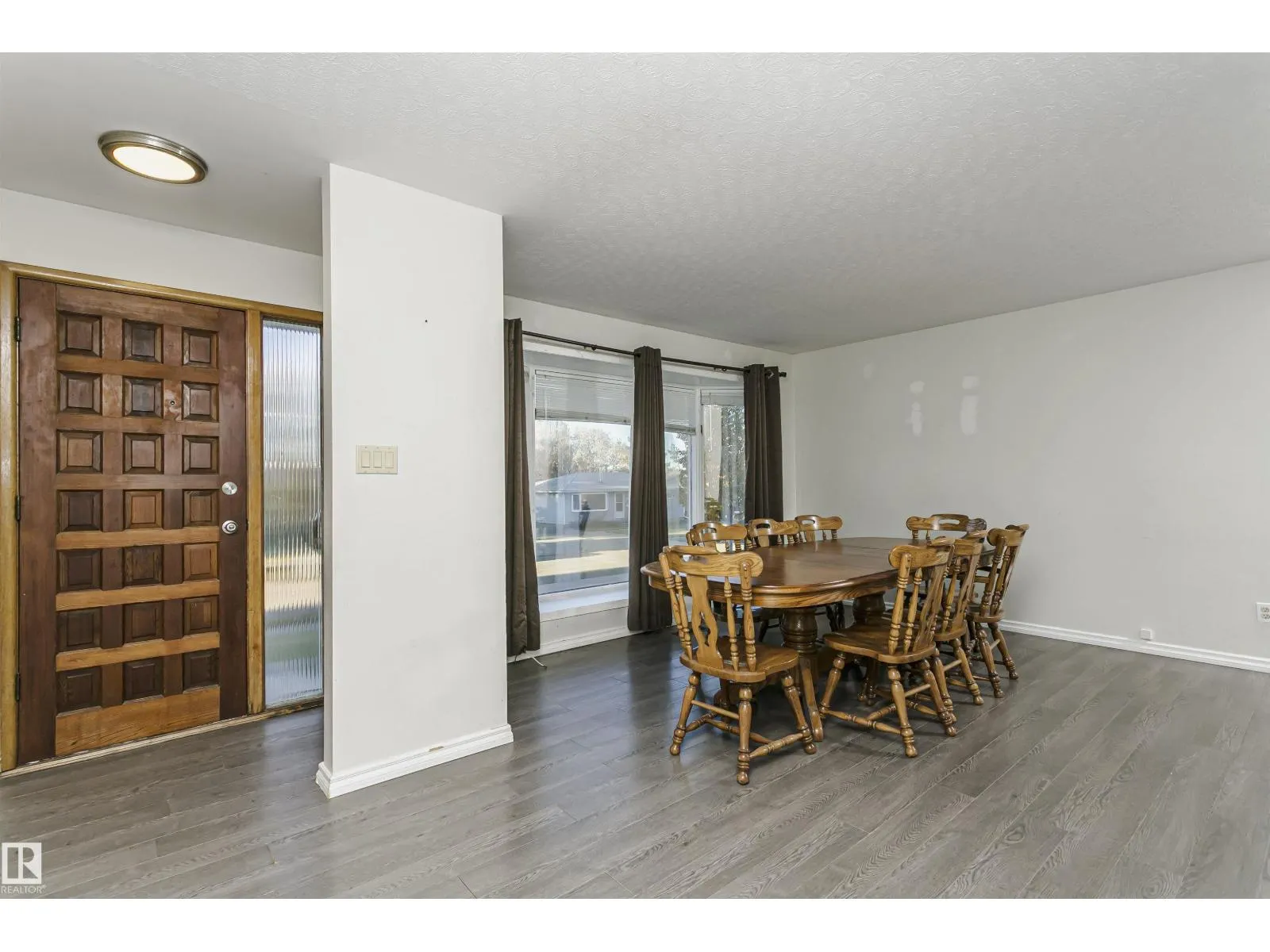 7 SHERIDAN DR