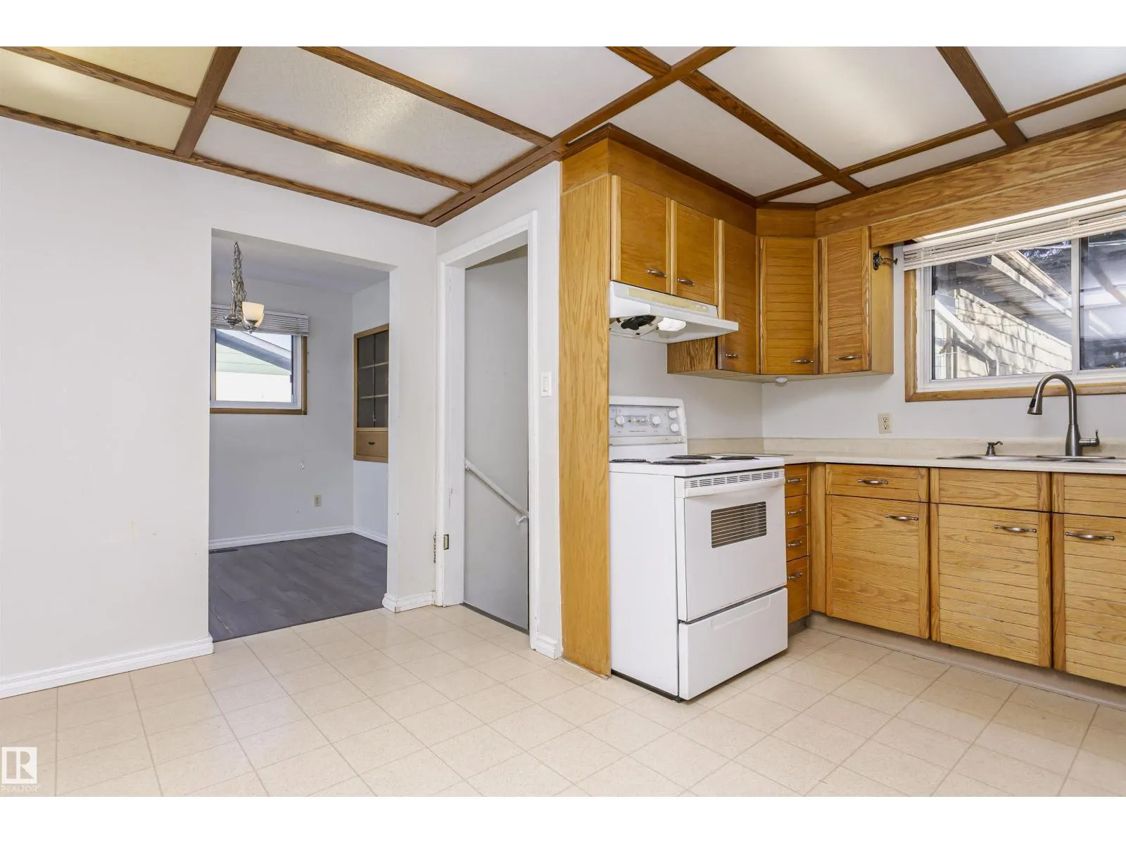 7 SHERIDAN DR