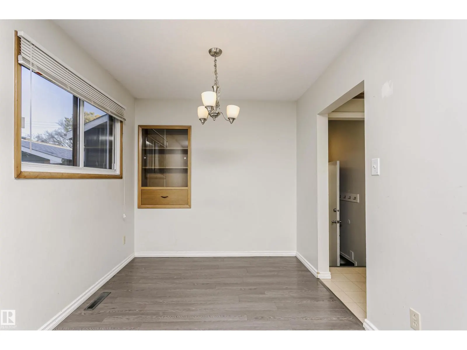 7 SHERIDAN DR