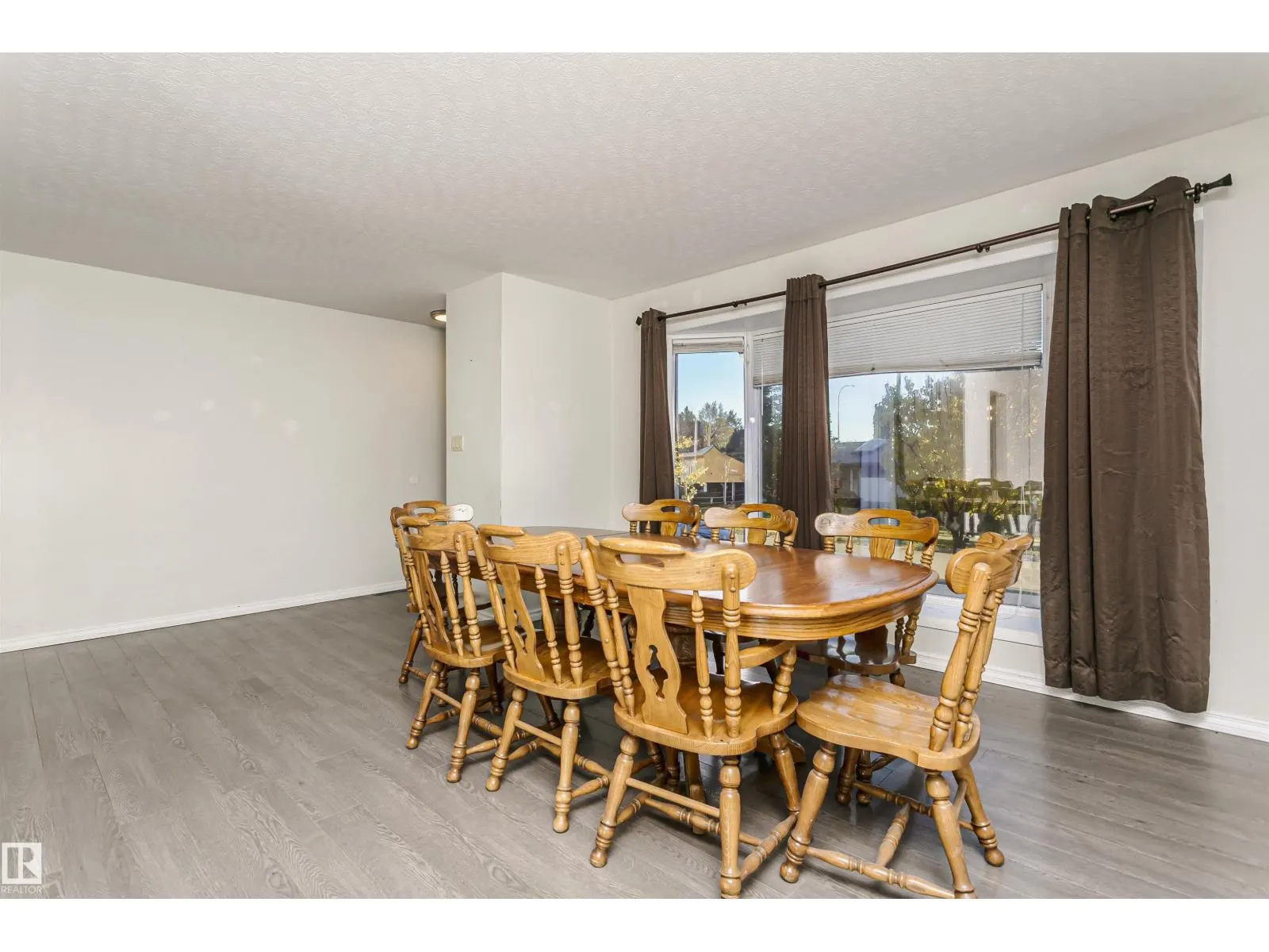 7 SHERIDAN DR