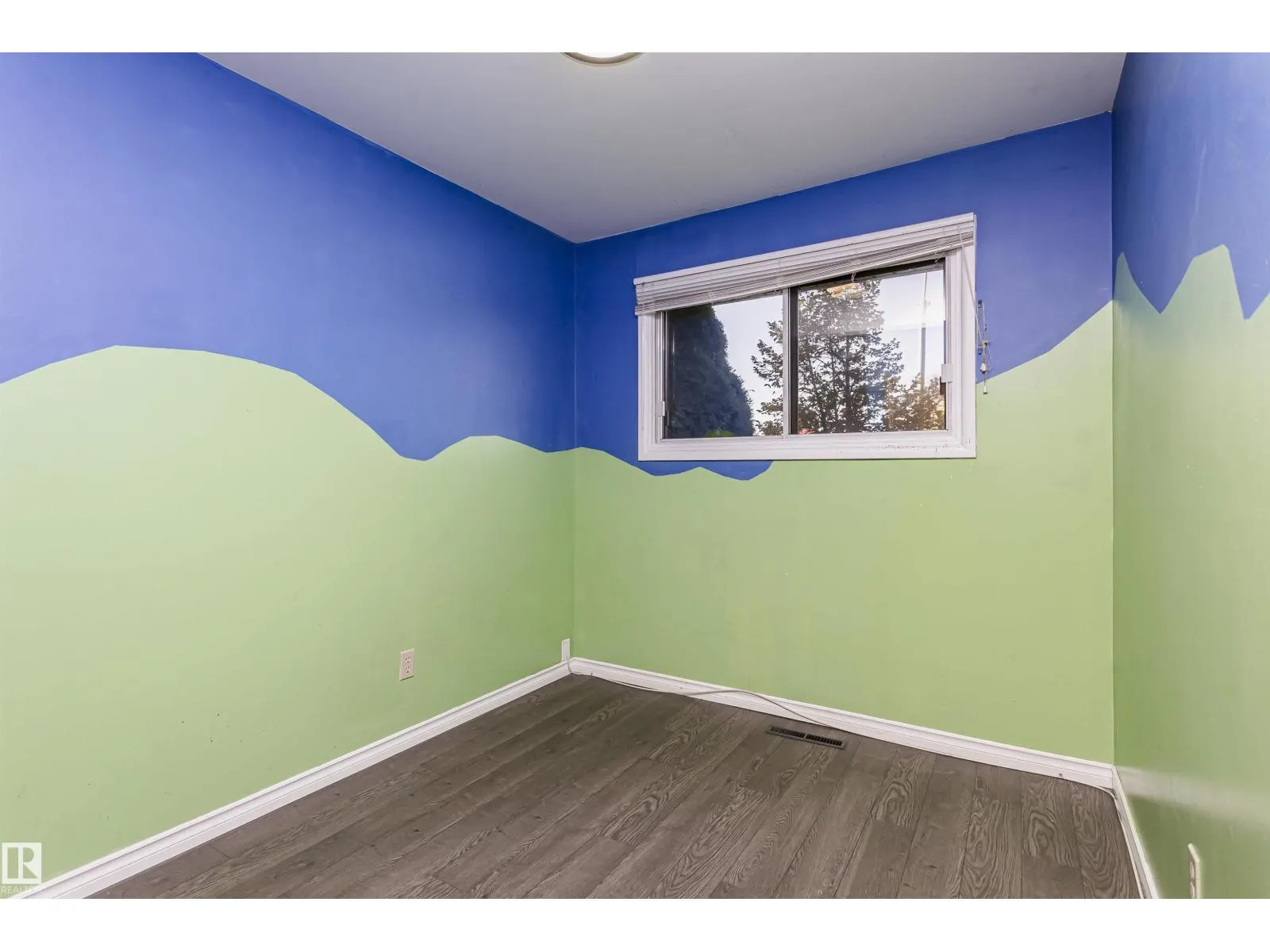 7 SHERIDAN DR