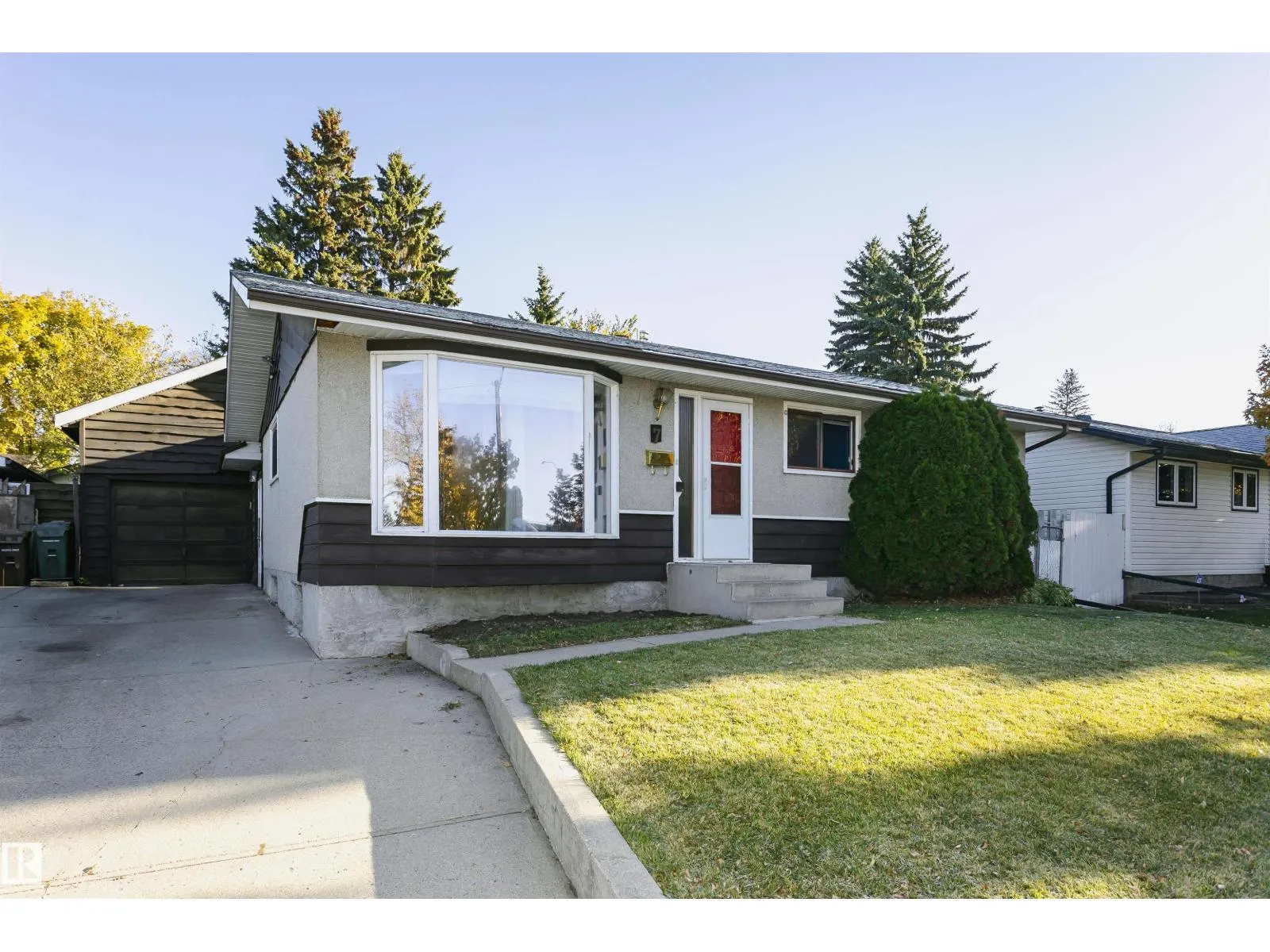 7 SHERIDAN DR
