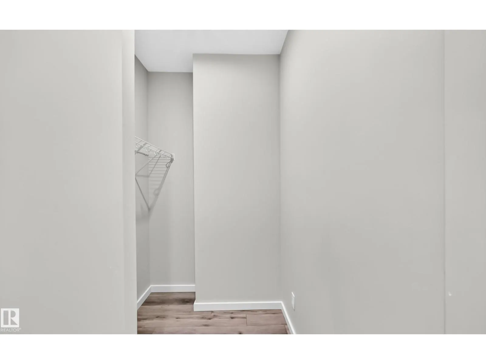 315 35 AV NW