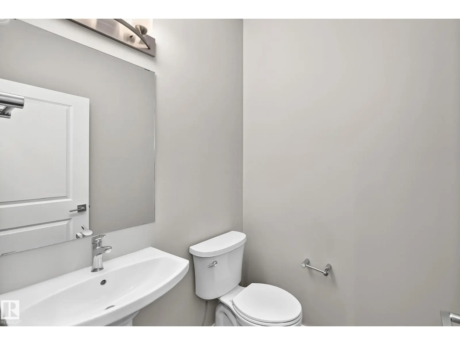 315 35 AV NW