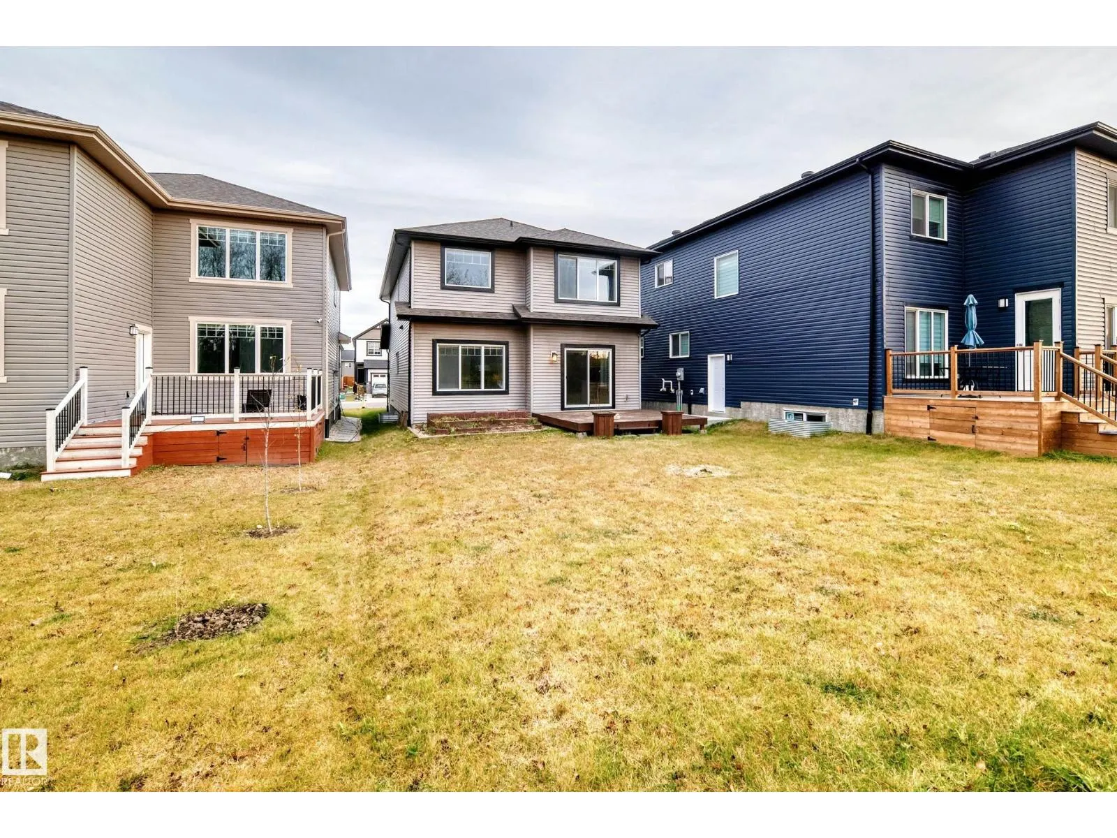 315 35 AV NW