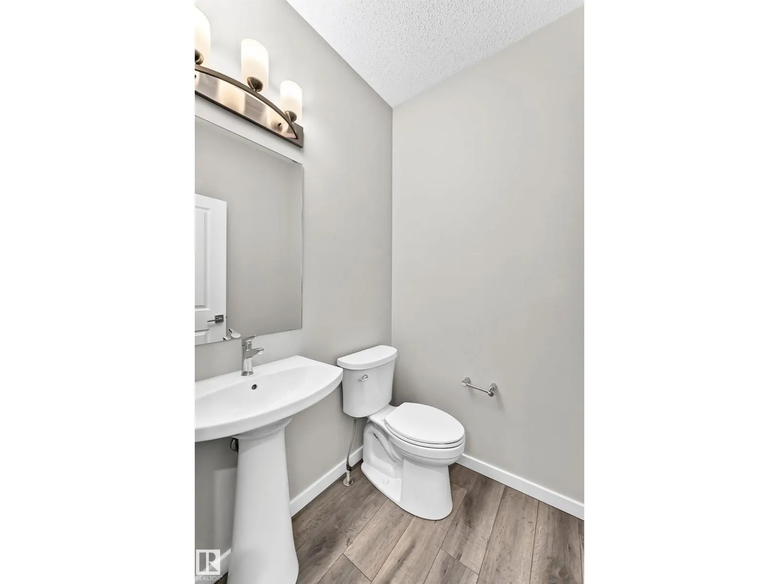 315 35 AV NW