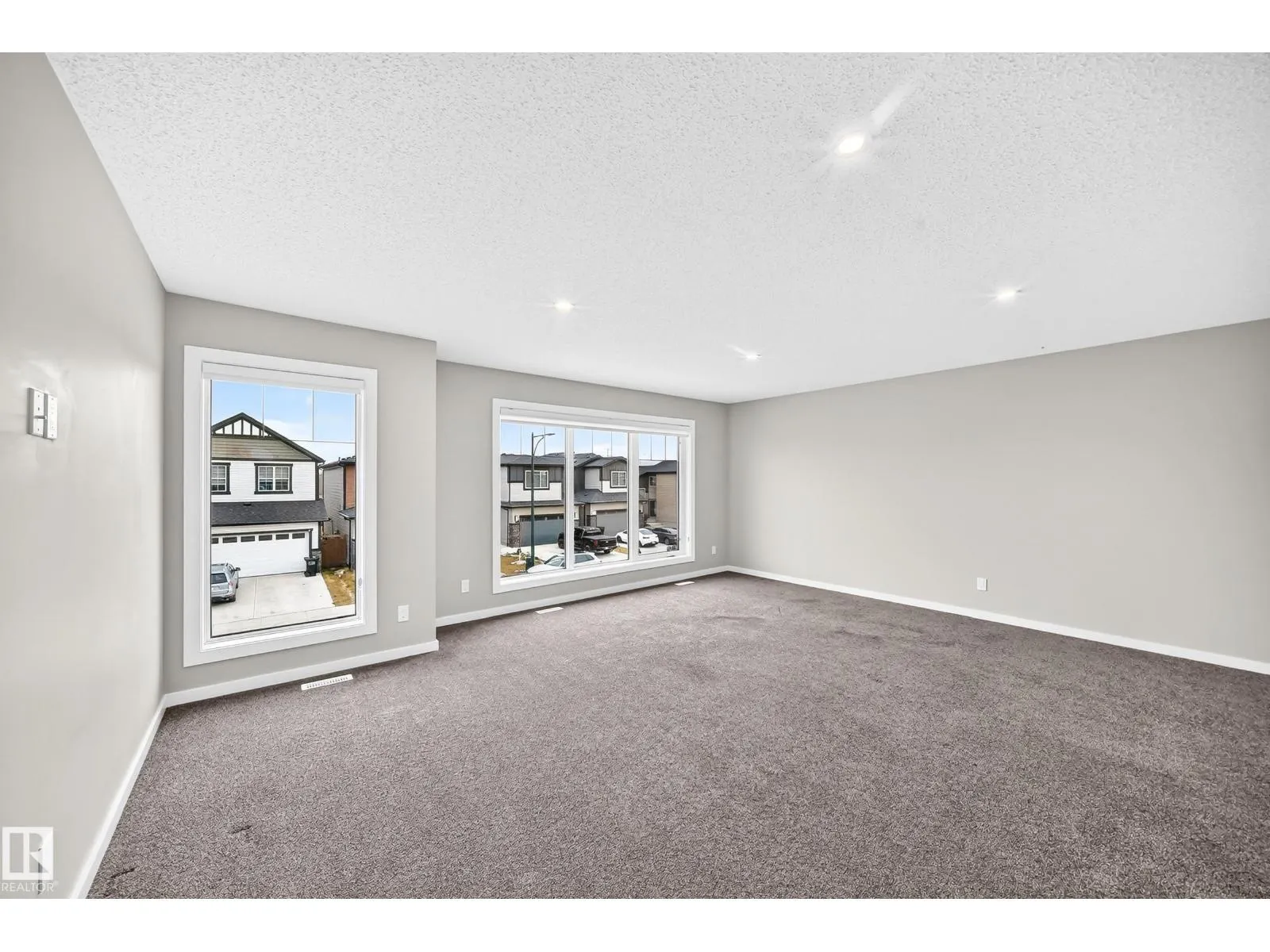315 35 AV NW