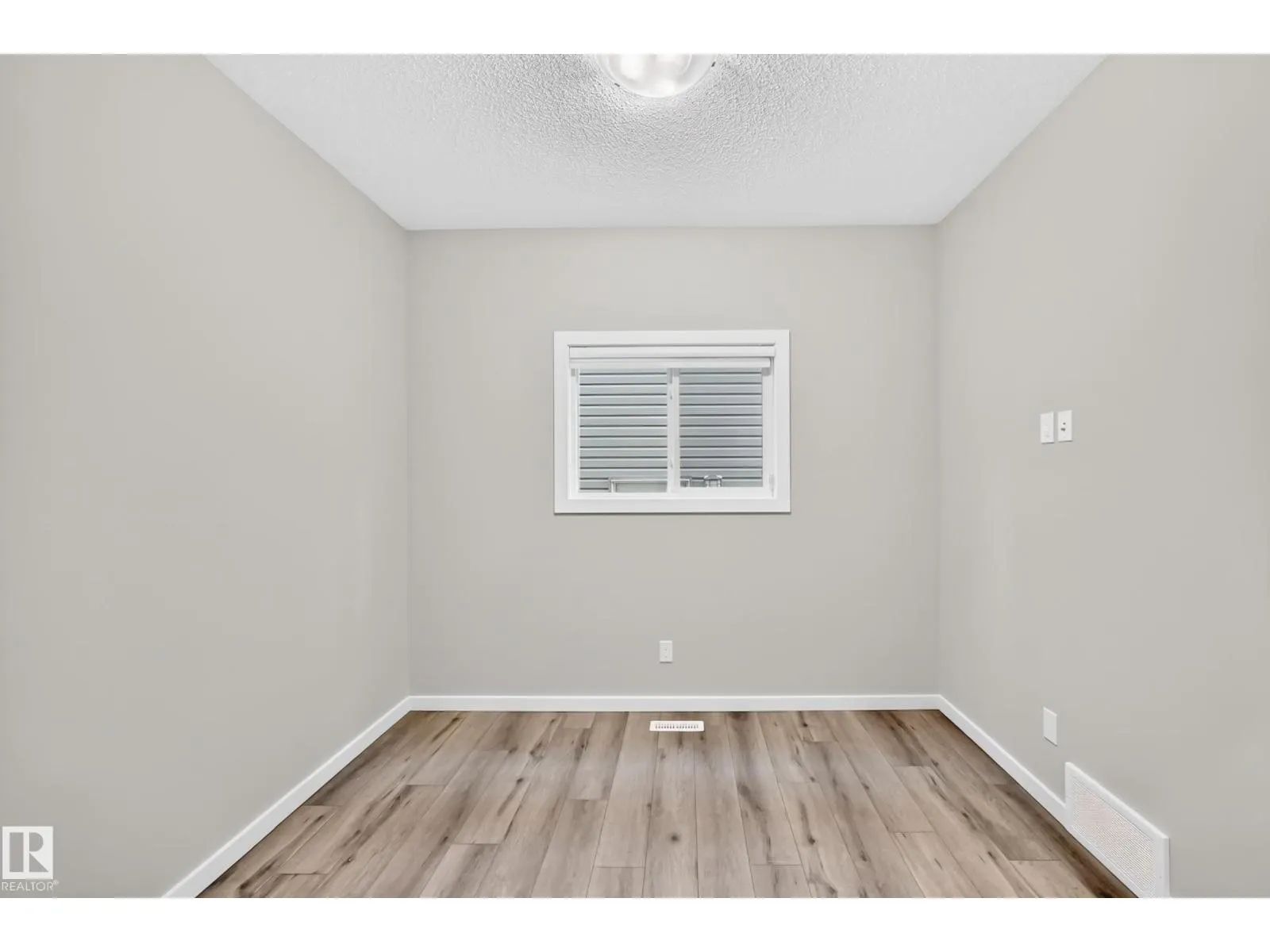 315 35 AV NW