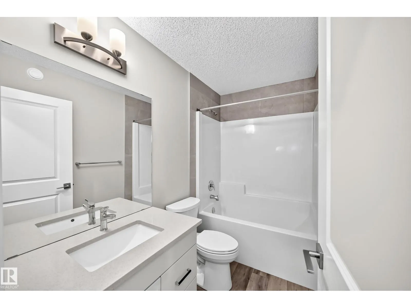 315 35 AV NW