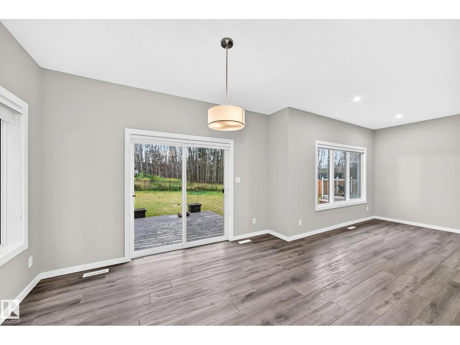 315 35 AV NW