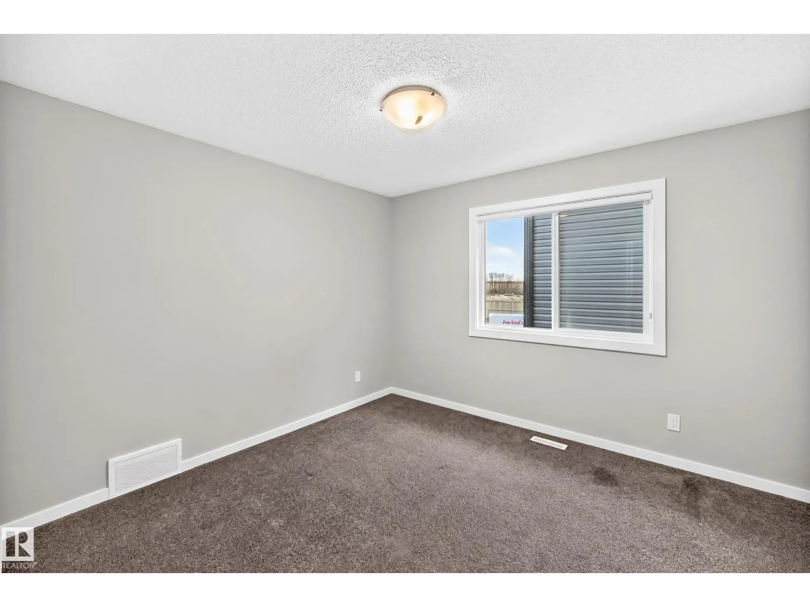 315 35 AV NW