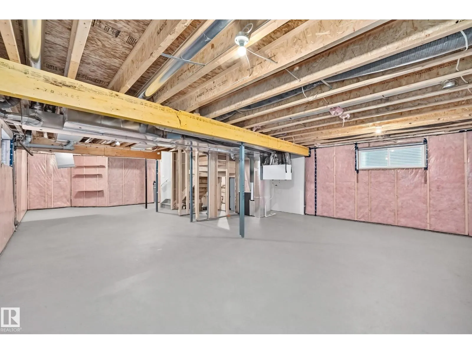 315 35 AV NW