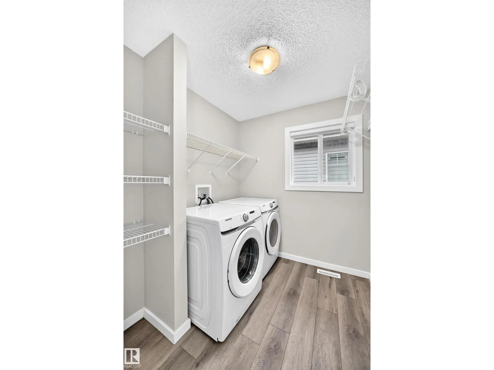315 35 AV NW
