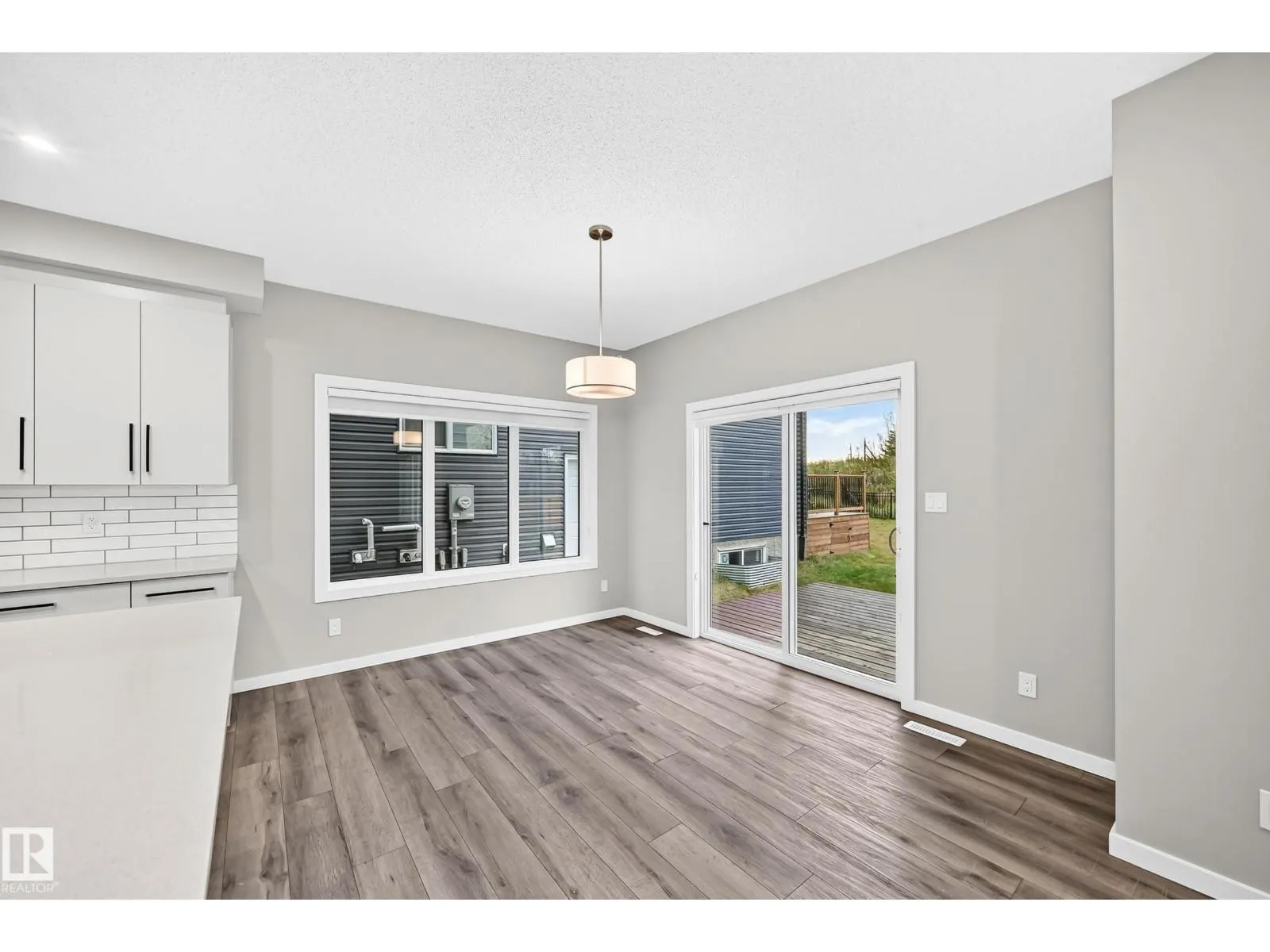 315 35 AV NW