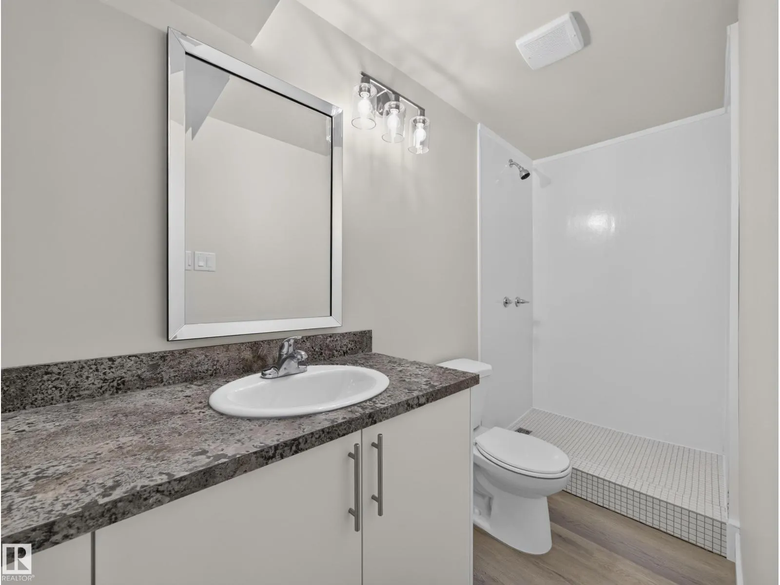 15124 88A ST NW