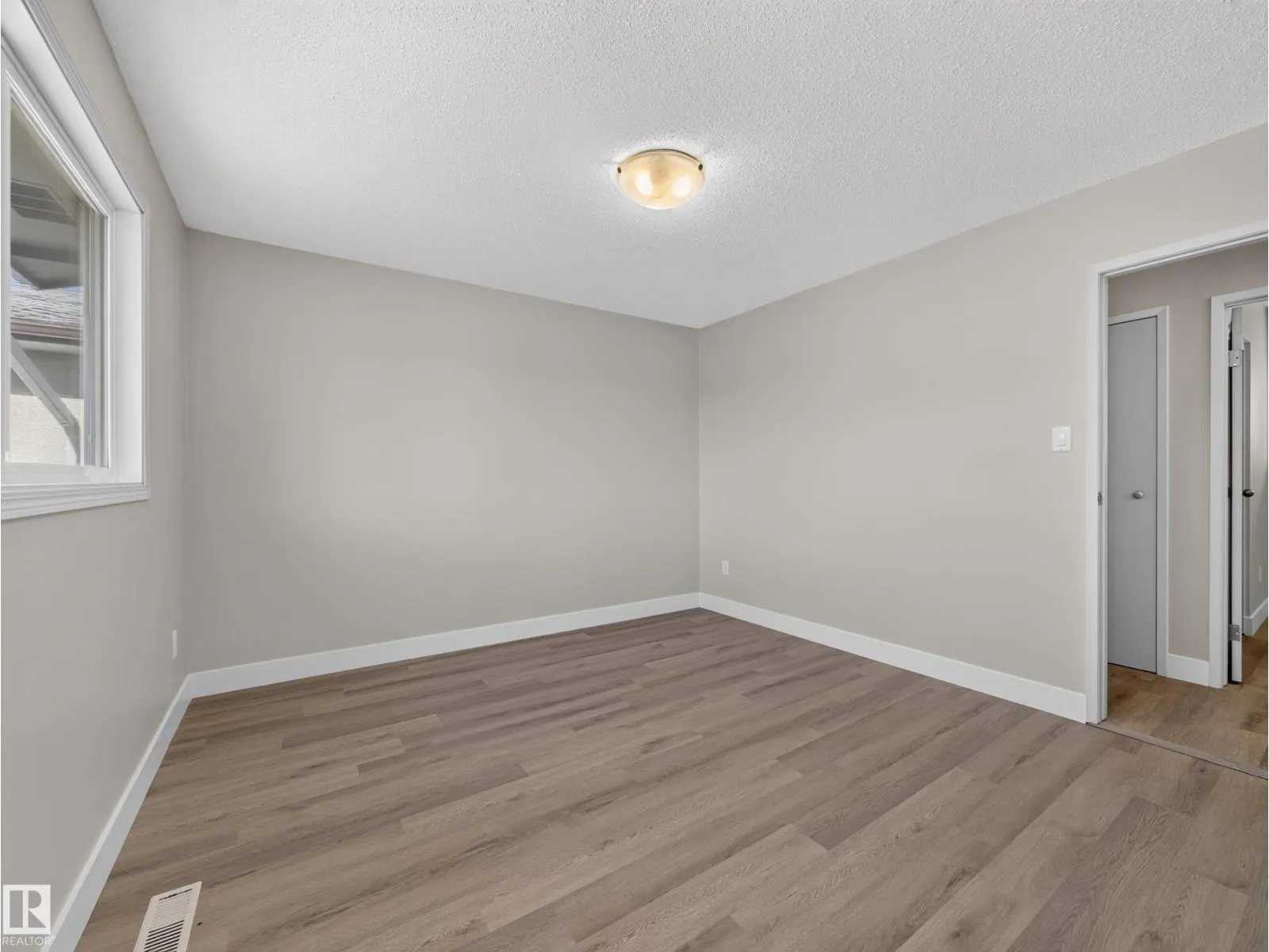 15124 88A ST NW