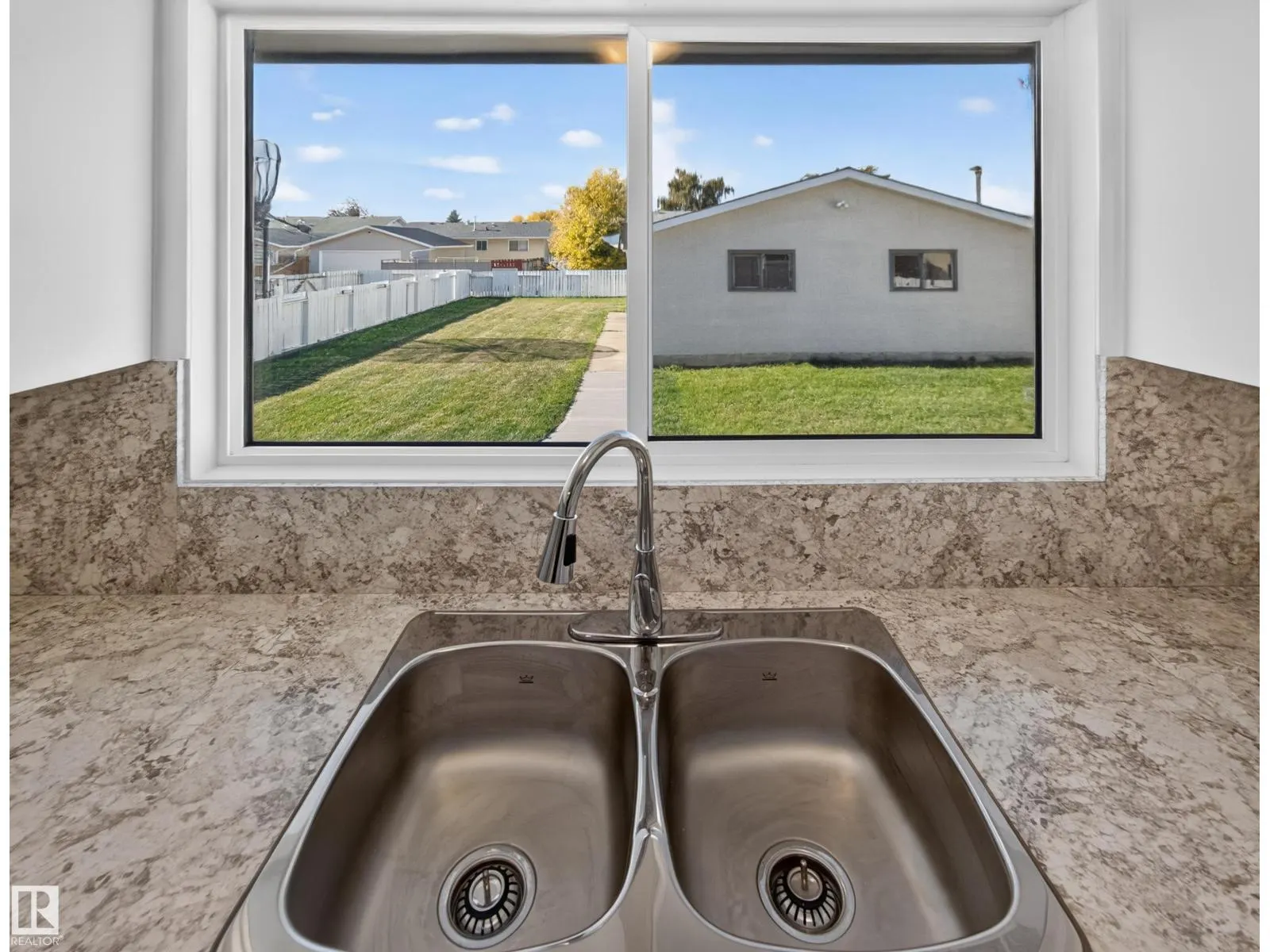 15124 88A ST NW