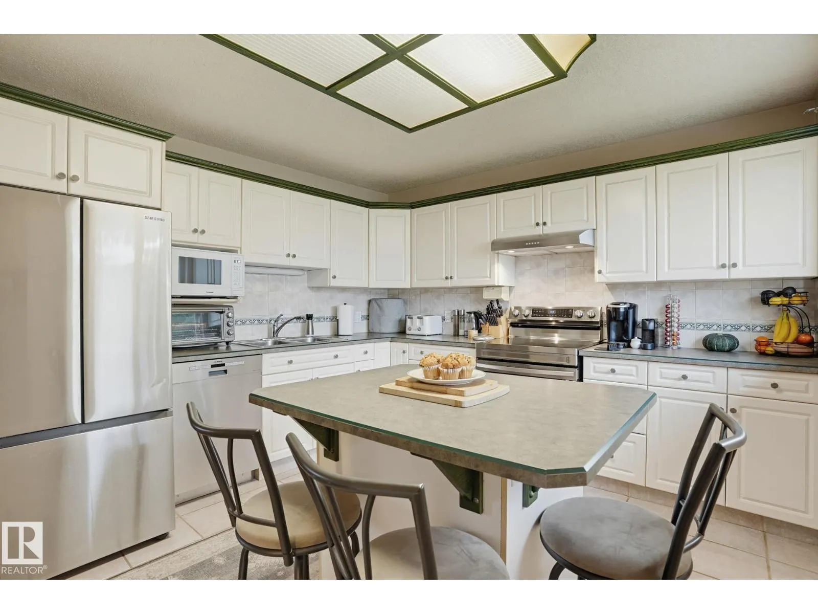 10542 161 ST NW
