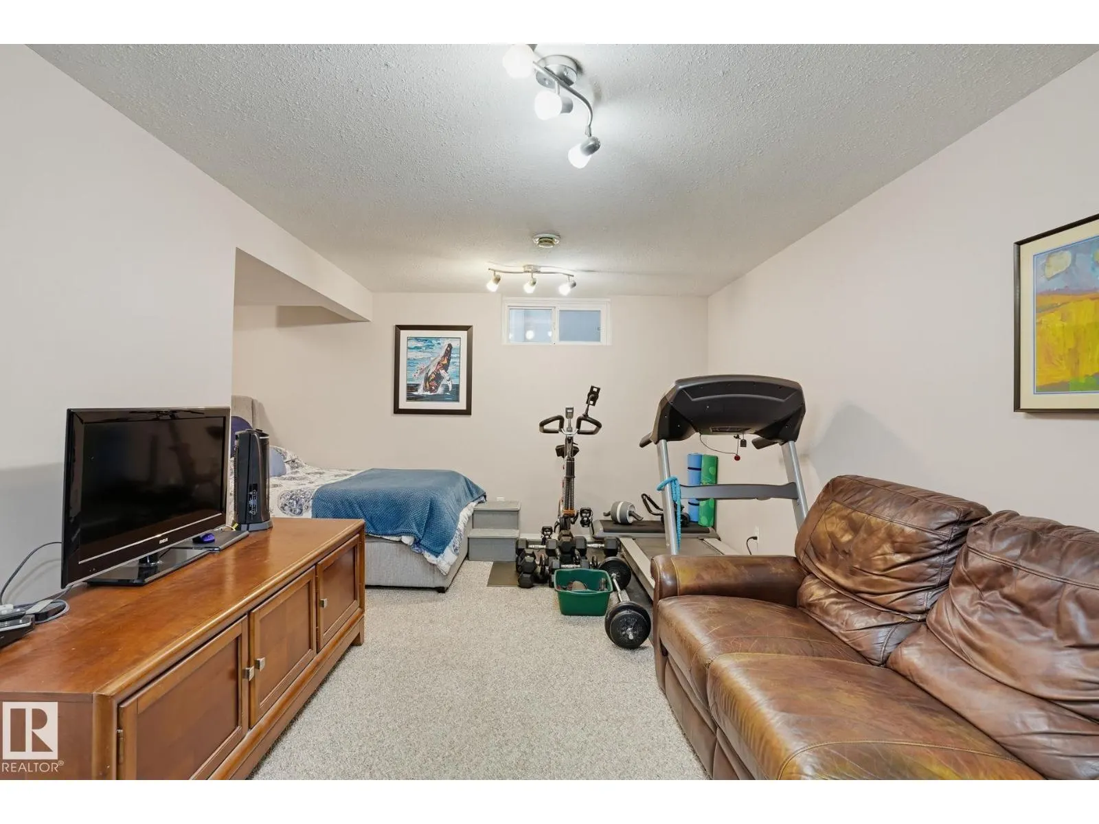 10542 161 ST NW