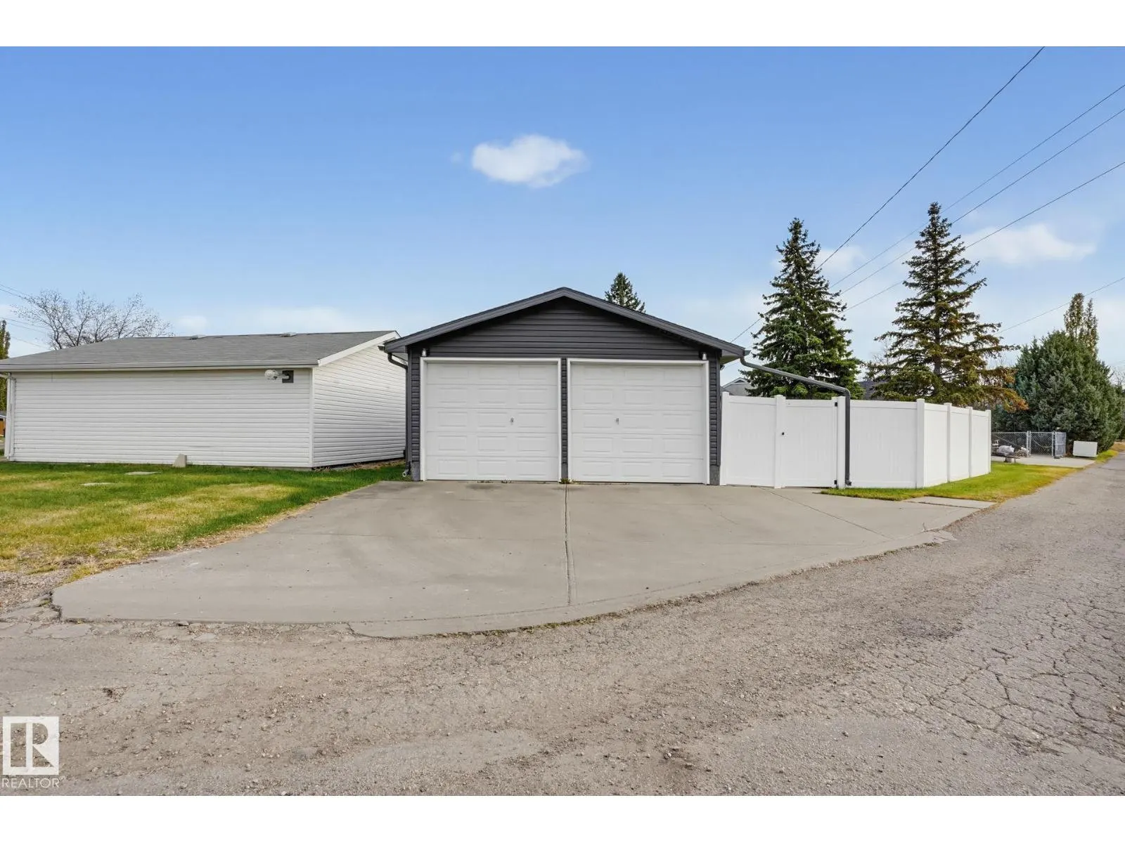 10542 161 ST NW