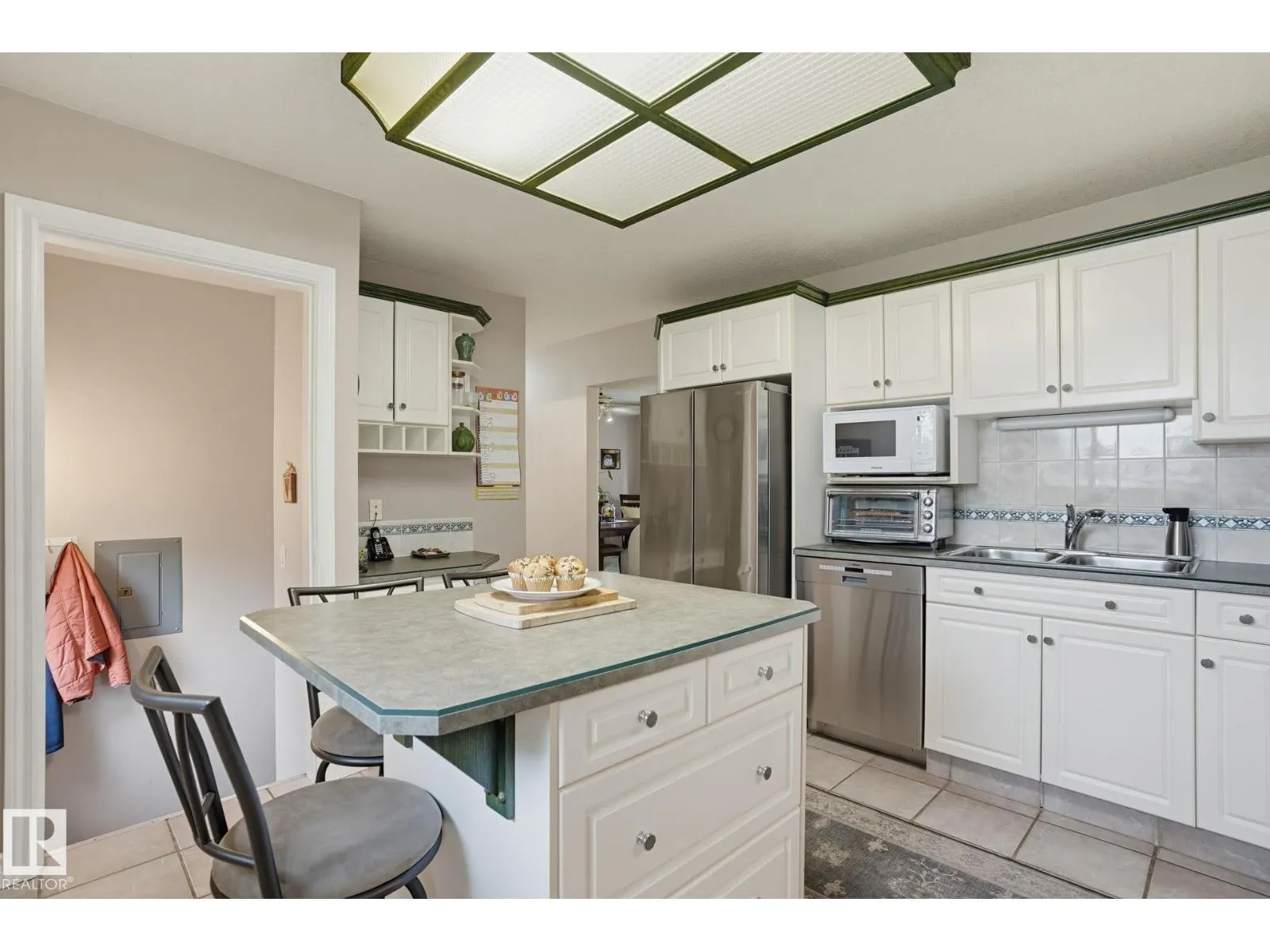 10542 161 ST NW
