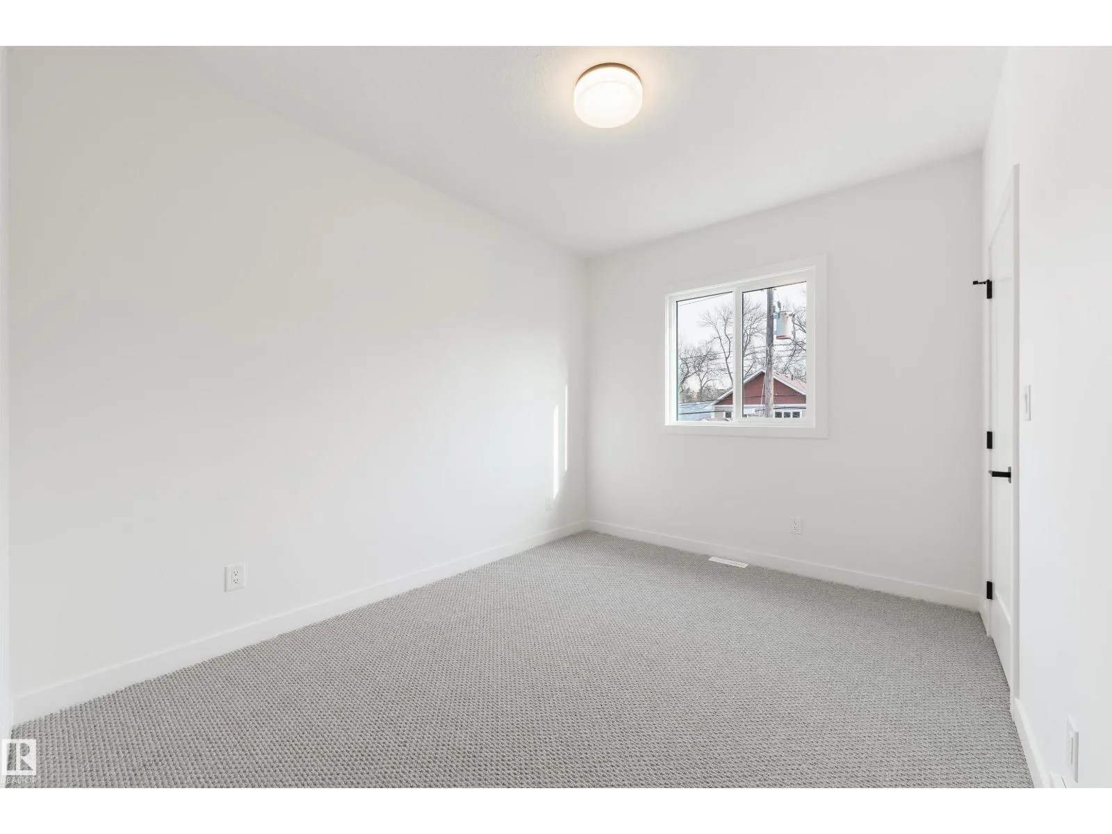 9513 101 ST NW