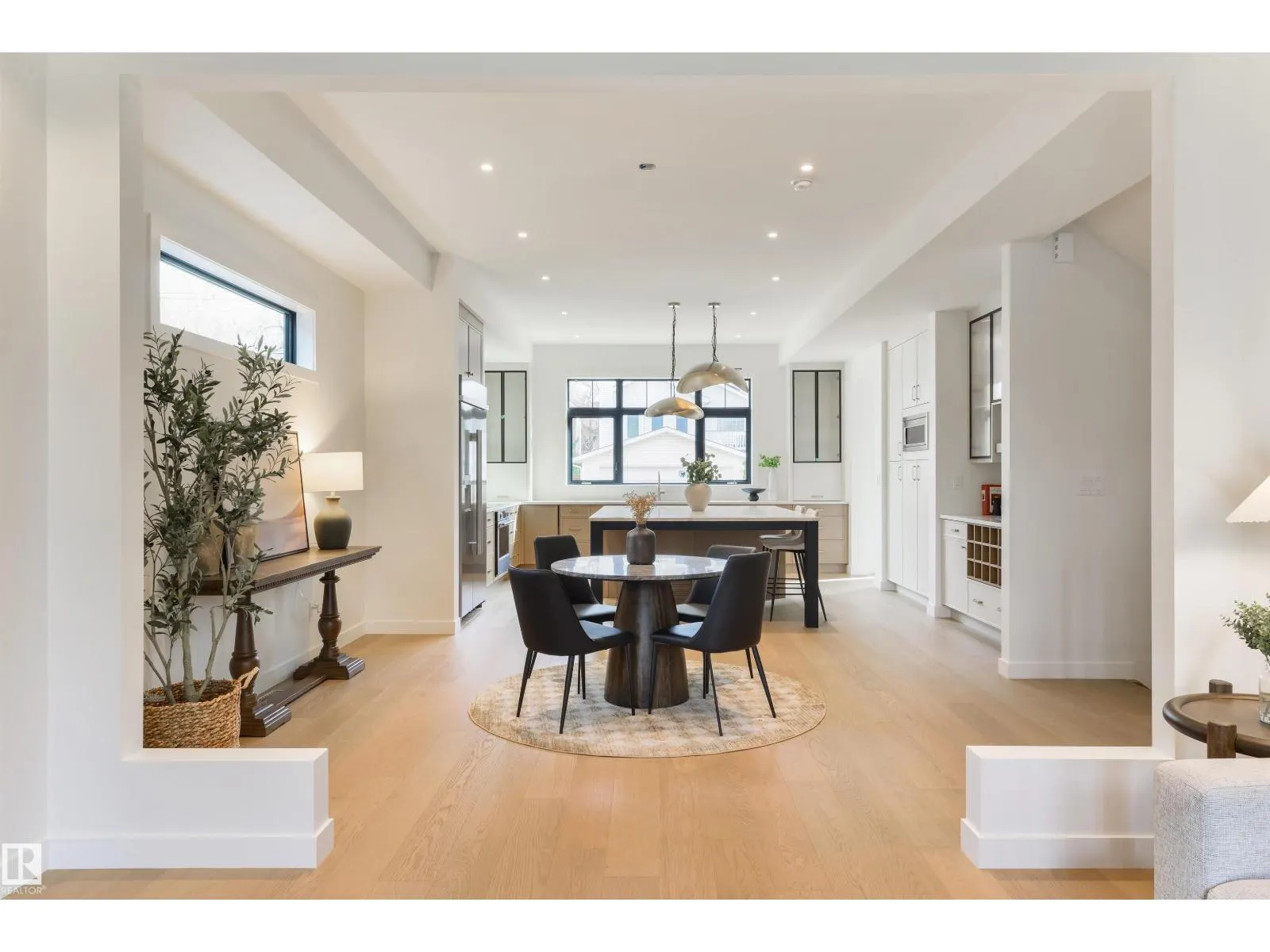 9513 101 ST NW