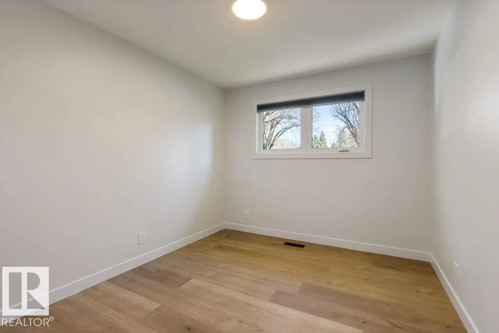 4 FLEETWOOD CR