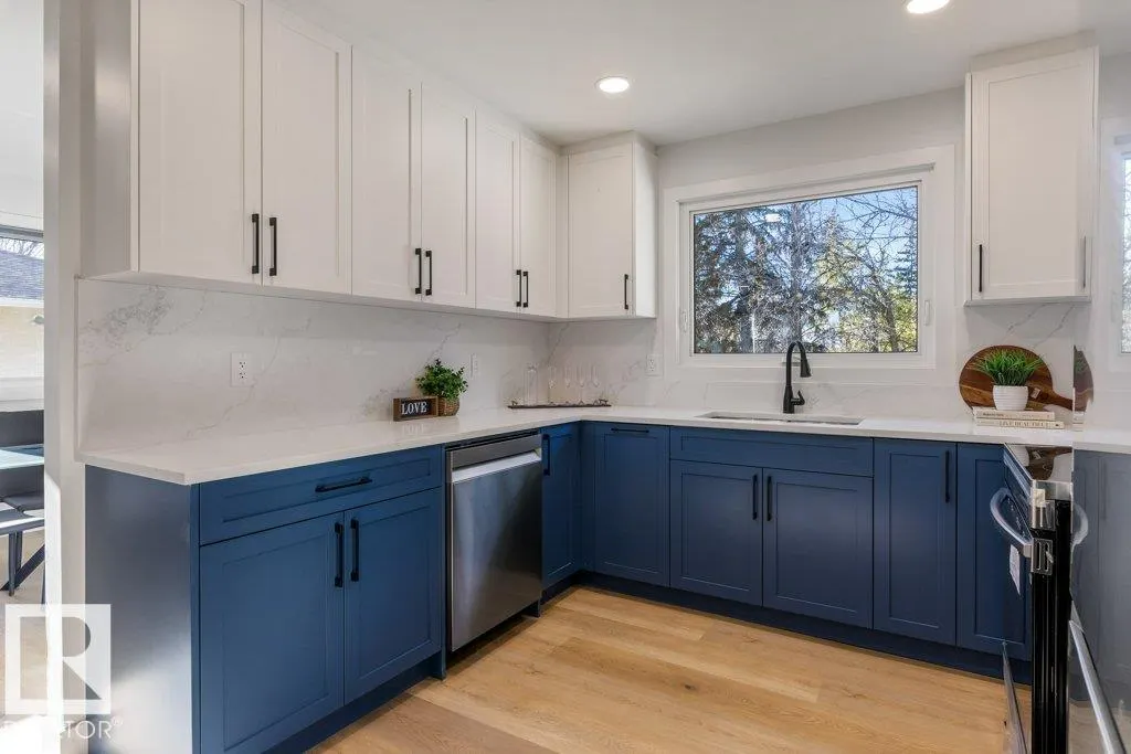 4 FLEETWOOD CR