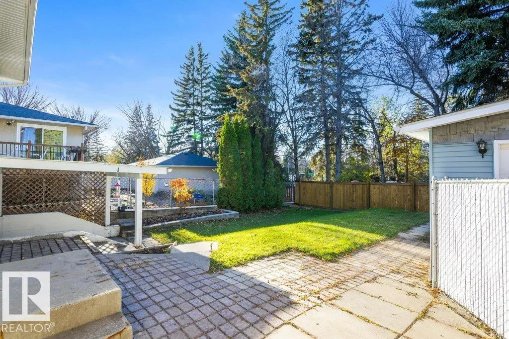 4 FLEETWOOD CR