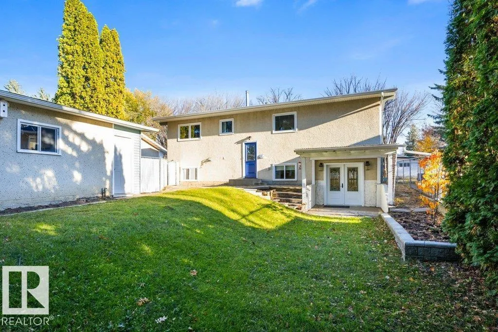 4 FLEETWOOD CR