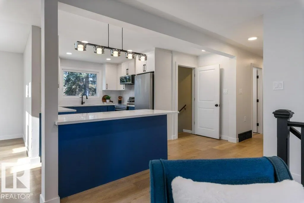 4 FLEETWOOD CR