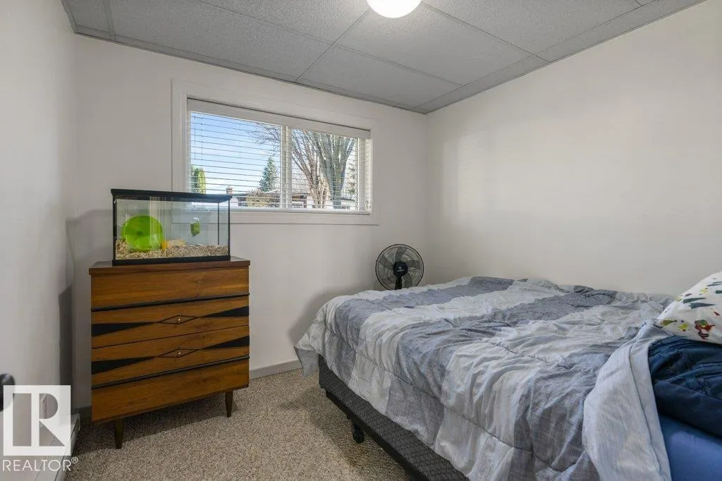 4 FLEETWOOD CR