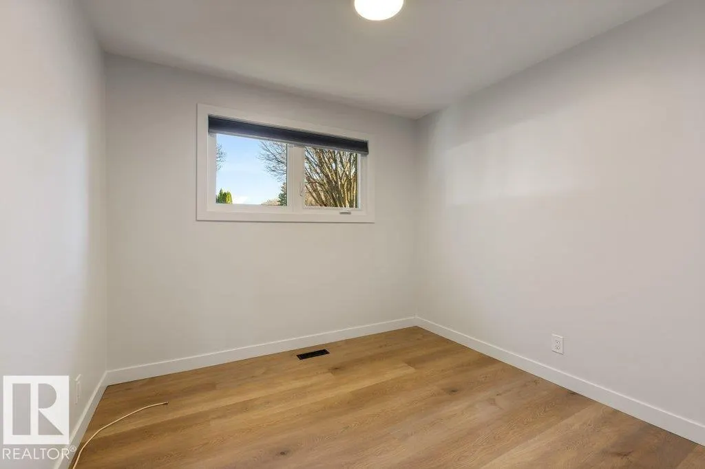 4 FLEETWOOD CR