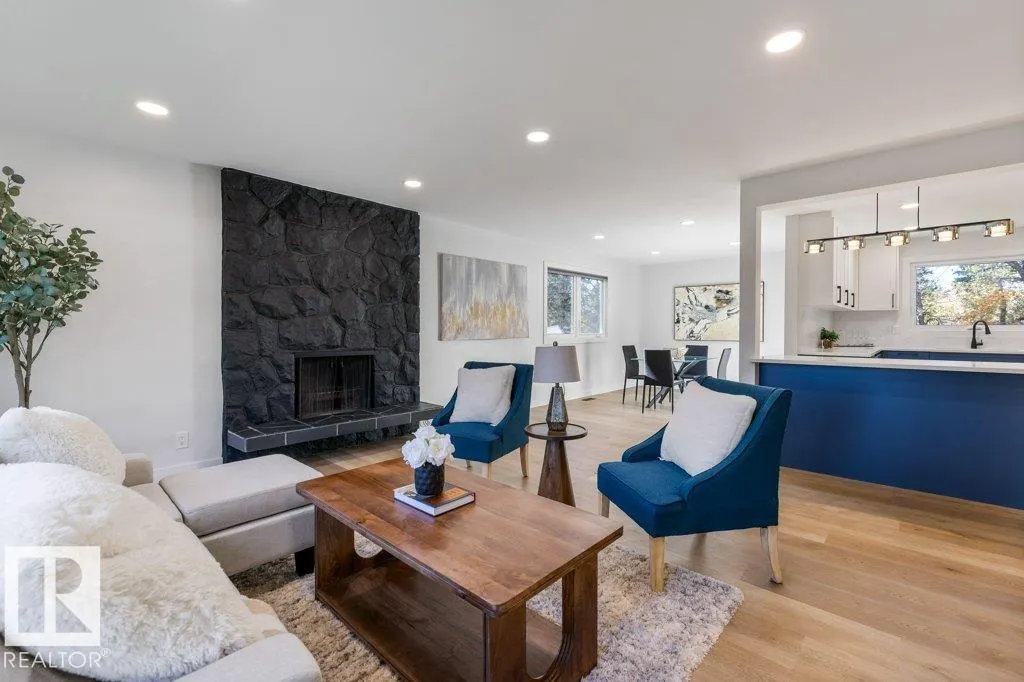 4 FLEETWOOD CR