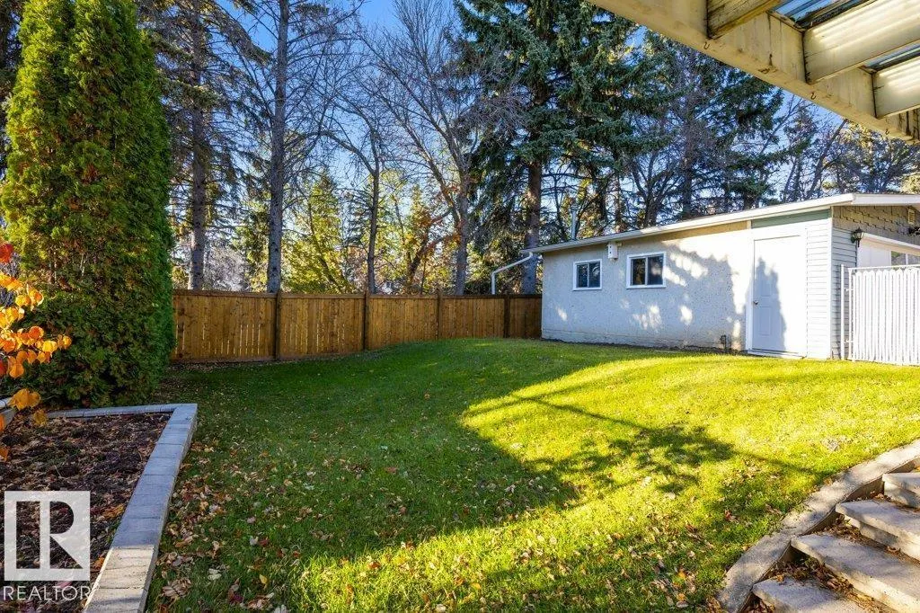 4 FLEETWOOD CR