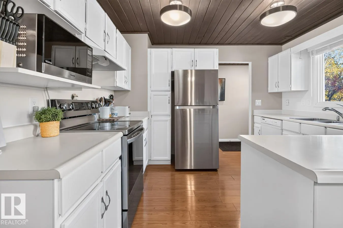 43 MORELAND CR