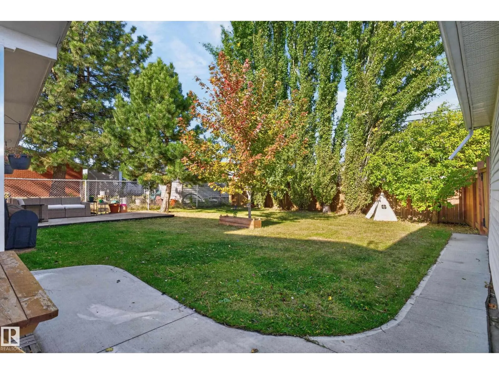 6512 94 AV NW