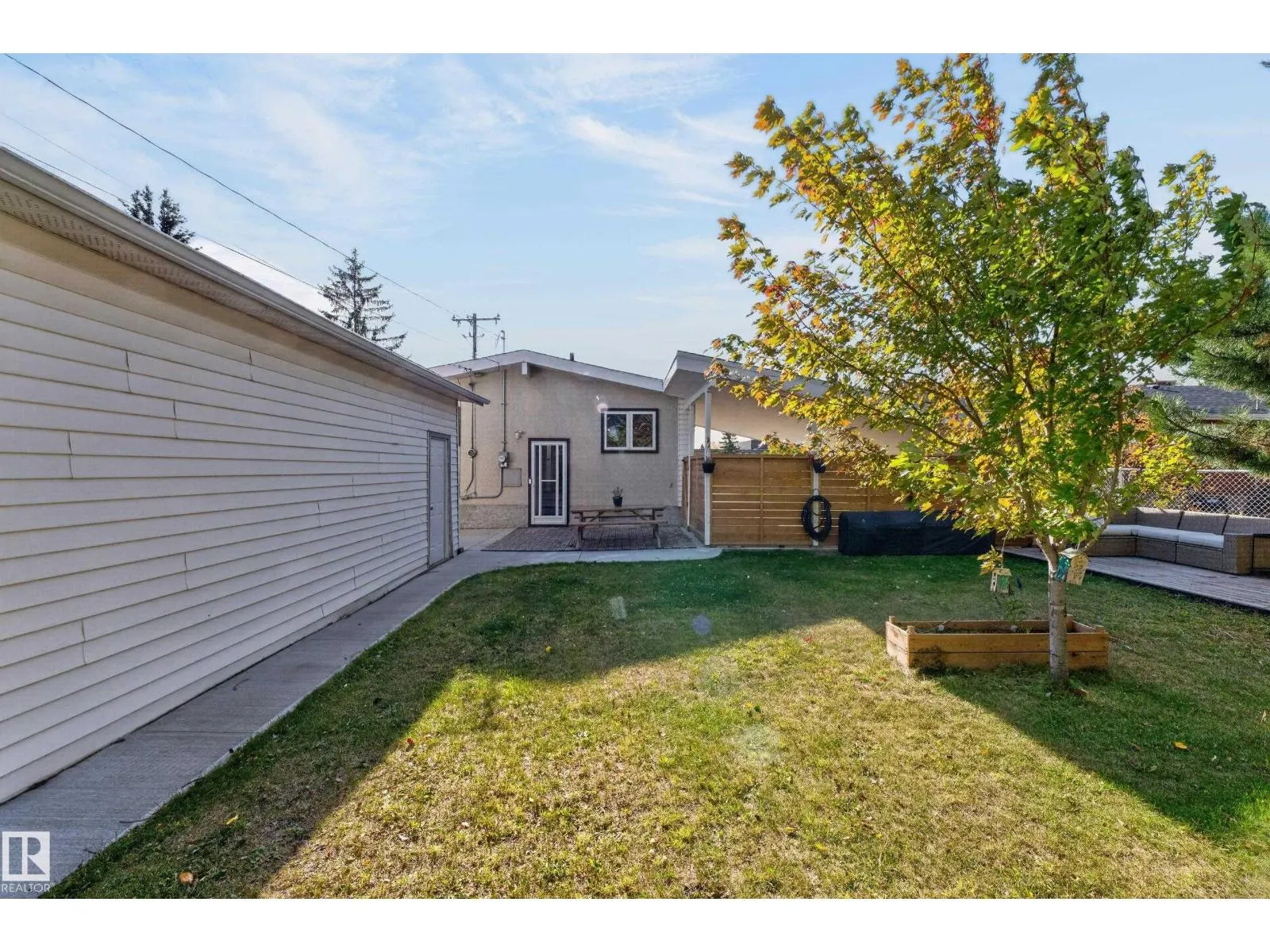 6512 94 AV NW