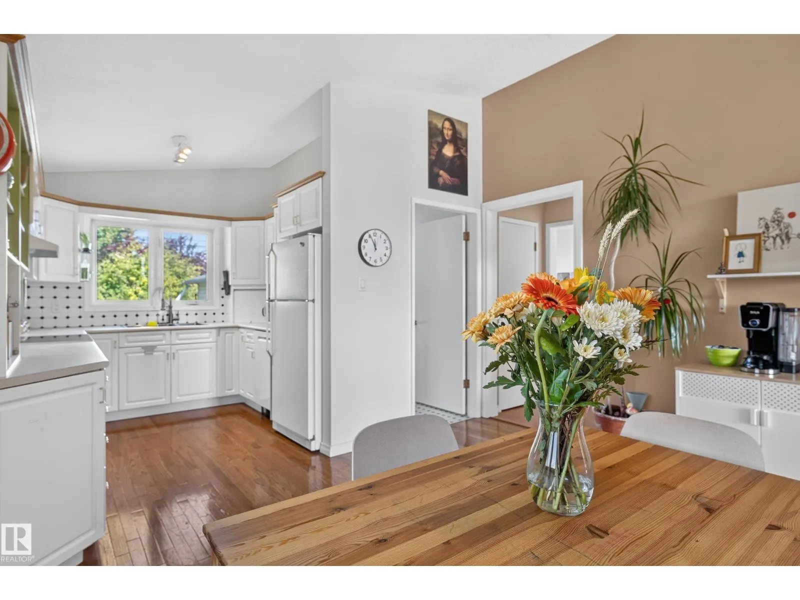 6512 94 AV NW