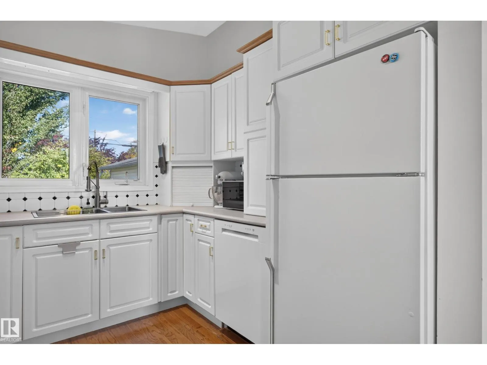 6512 94 AV NW