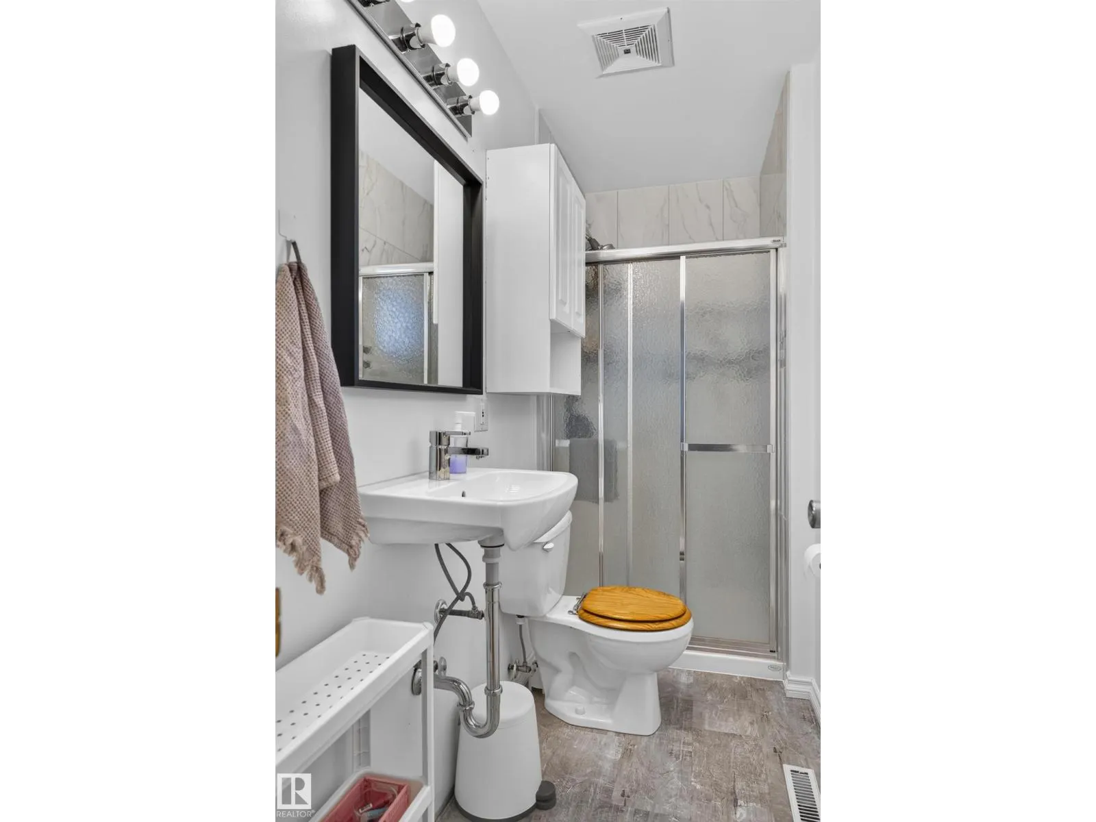 6512 94 AV NW
